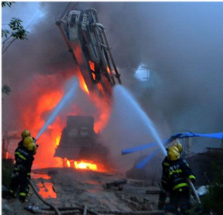 電纜著(zhù)火，礦工遇難！